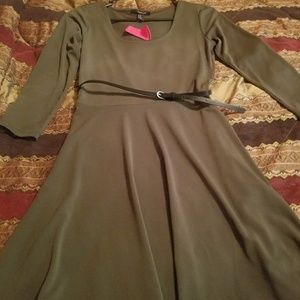 Medium forest green forever 21 dress NWT